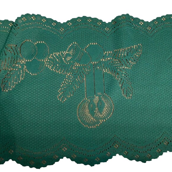 Holiday Embroidered Table Runner Green Candle Berries Lace. - Picture 7 of 7